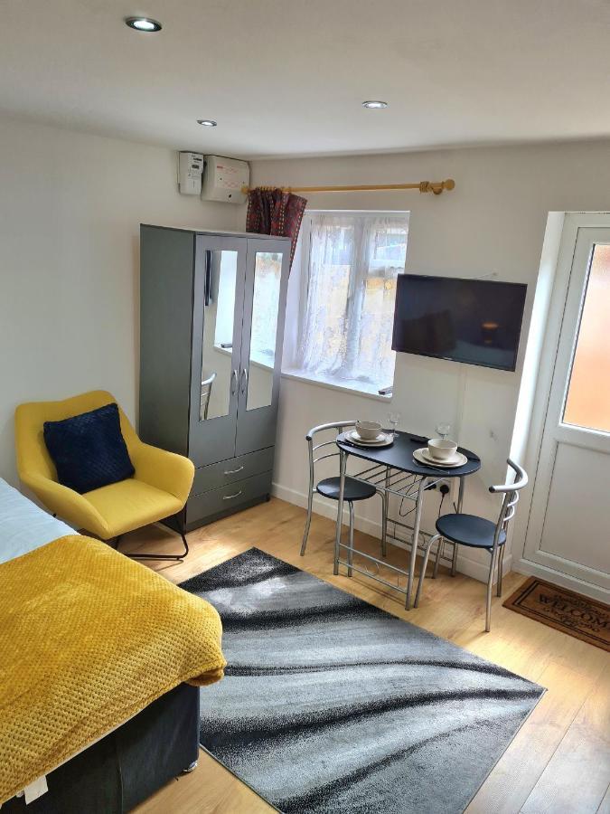 Lovely Central Studio/2Bed - 5Min To Train Station Slough Eksteriør bilde